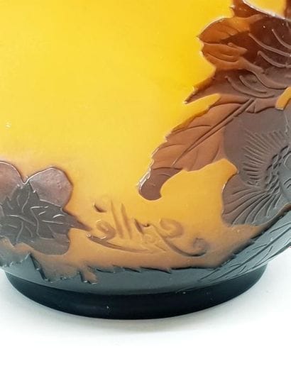 Etablissement GALLE
Petit vase boule en verre...
