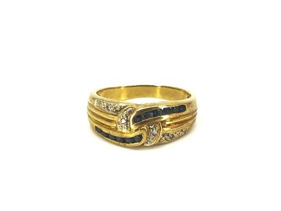 BAGUE en or jaune ornée de saphirs en serti...