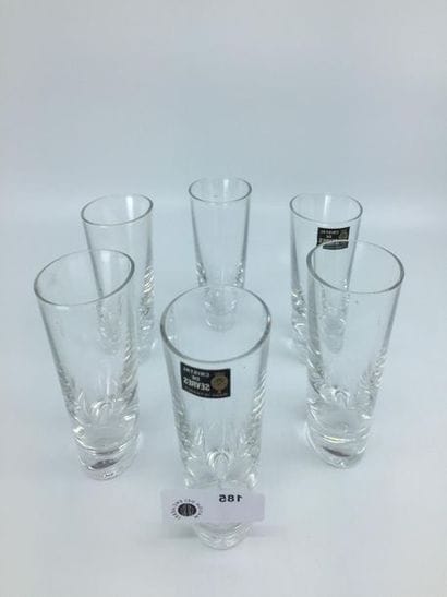 SEVRES
Six verrres à liqueur en cristal