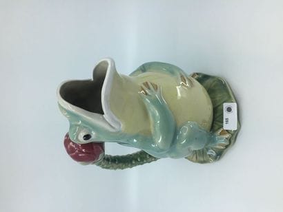 PICHET zoomorphe
en faîence figurant une...
