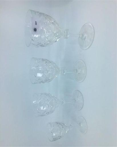 SERVICE DE VERRE en cristal comprenant :
12...
