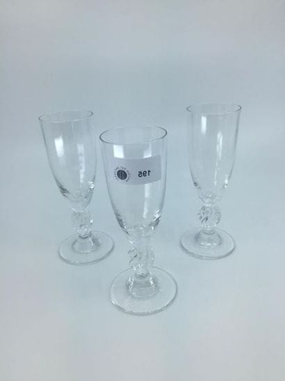 LALIQUE France 
Onze flûtes à champagne