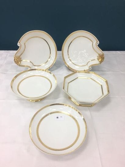 PARIS
Service de table en porcelaine de Paris,...