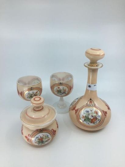 NECESSAIRE de nuit en opaline blanc et saumon...
