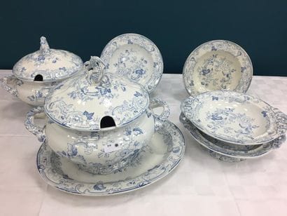 FAIENCE FINE ANGLAISE XIXème 
Partie de service...