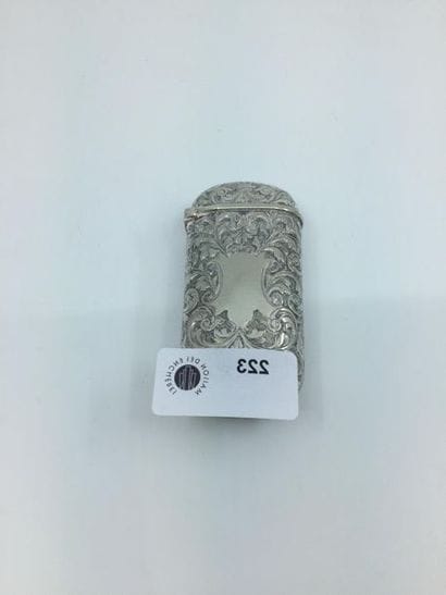 BOITE à allumettes
en argent ciselée surmontée...