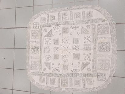 NAPPE à thé ovale brodée en coton (déchirure...