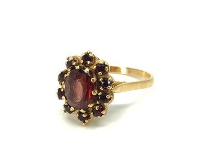 BAGUE marguerite en or jaune 750° ornée de...