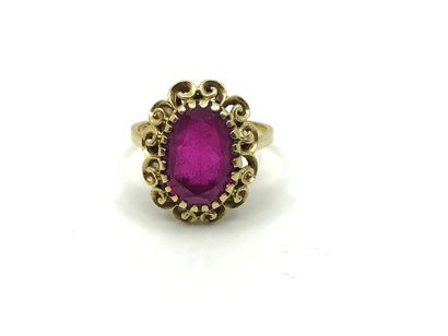 BAGUE en or 14 kt (585°/°°°), chaton à motifs...