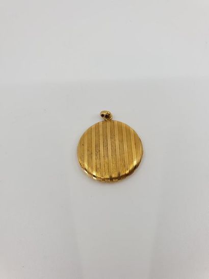 PENDENTIF en or jaune 750° porte souvenir...