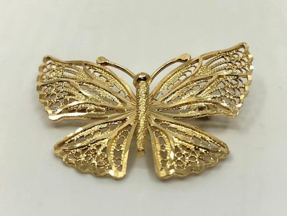 BROCHE en or jaune 750° papillon ajourée
Poids...