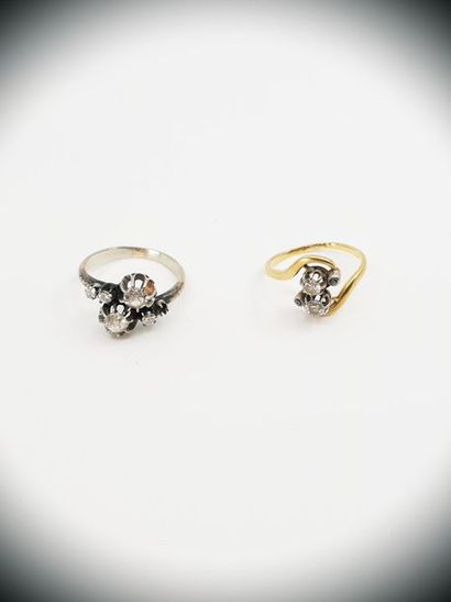 LOT comprenant : 
Bague toi et moi ornée...
