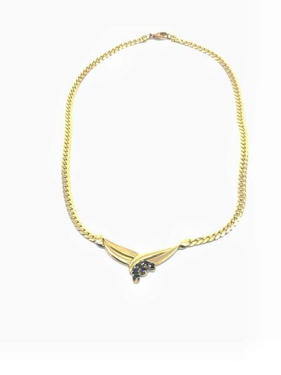 COLLIER 
En or jaune 750° ornée de saphirs...