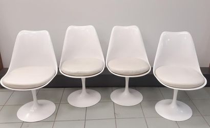 SAARINEN (1910-1960)
Edition KNOLL 
Quatre...