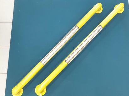 TRAVAIL ITALIEN
Six néons jaune fluo 
Circa...