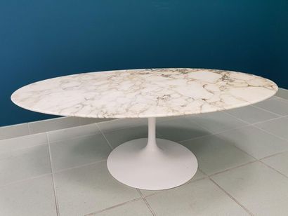 EERO SAARINEN (1910-1960)
Table basse modèle...