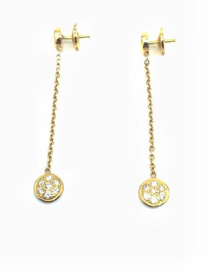 PAIRE de pendants d'oreille 
En or jaune...