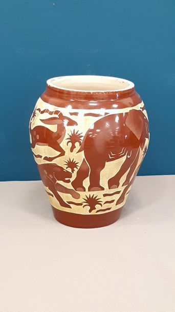 R. MEQUINION
Vase ovoïde en céramique émaillée...