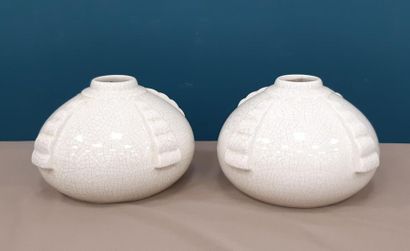 ELGEE 
PAIRE de vase ovoïde à col resséré...