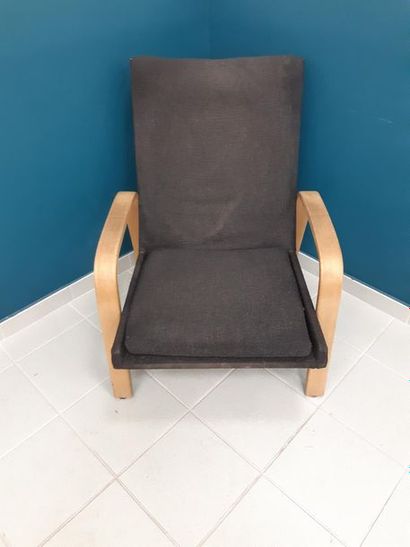 EDITION STERN 
Fauteuil en bois recouvert...