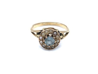 BAGUE 
En or jaune 750° ornée d'une aigue-marine...