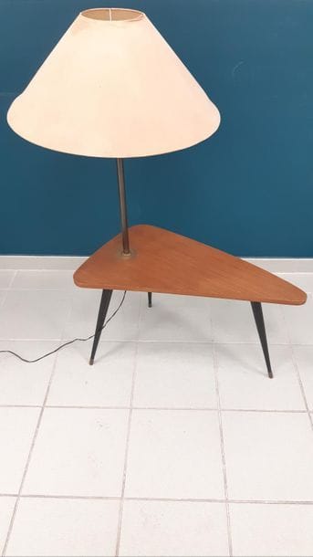 TABLE faisant liseuse 
piètement fuselé en...