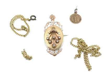BROCHE 
En or jaune 750° faisant pendentif...