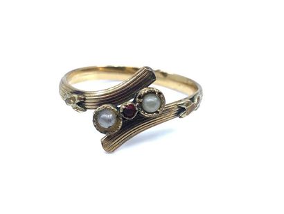BAGUE 
En or jaune 750° ornée d'une ligne...