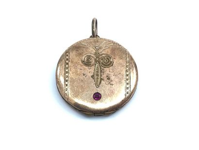 PENDENTIF 
Porte souvenir en or rose 14 kt...