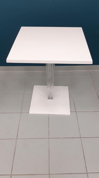 Phillippe STARCK ed Kartell 
TABLE de bistrot...