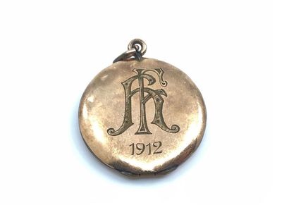 PENDENTIF 
Porte souvenir en or rose 14 kt...