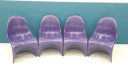 VERNER PANTON modèle S
QUATRE chaises emplilables...