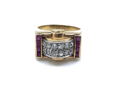 TRAVAIL FRANCAIS
BAGUE en or deux tons ornée...