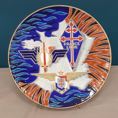 LONGWY 
Grand plat en émaux cloisonnés à...