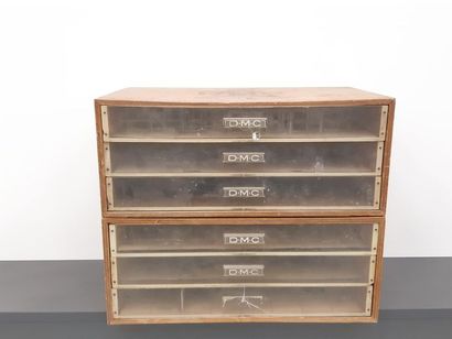 DMC 
Deux boîtes publicitaires en bois pour...
