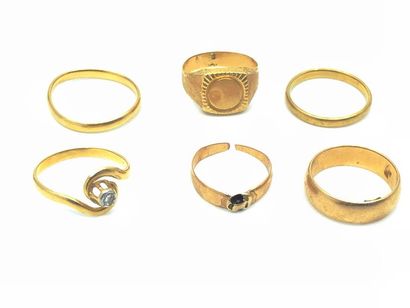 LOT D’OR 750° comprenant :
Trois alliances...