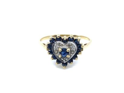 BAGUE 
Cœur en or jaune 750° ornée de saphirs...