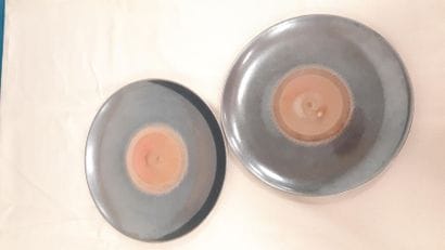 BERNARDAUD 
Deux assiettes en porcelaine...