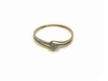 BAGUE en or deux tons neuve, 9 carats, agrémentée...