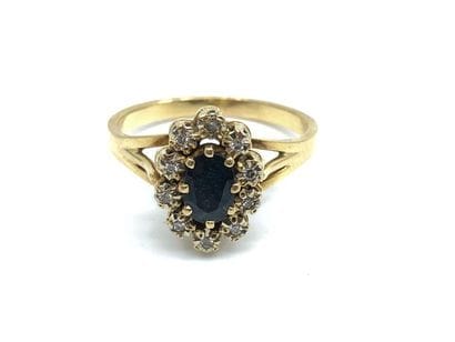 BAGUE marguerite en or jaune 750° ornée d'un...