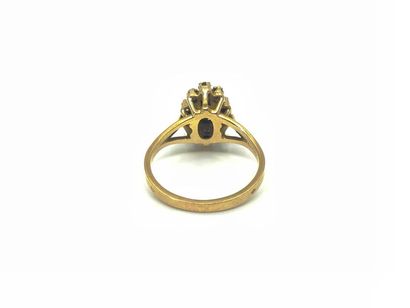 BAGUE marguerite en or jaune 750° ornée d'un...
