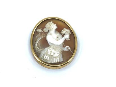 BROCHE camée coquille cerclage en or jaune...
