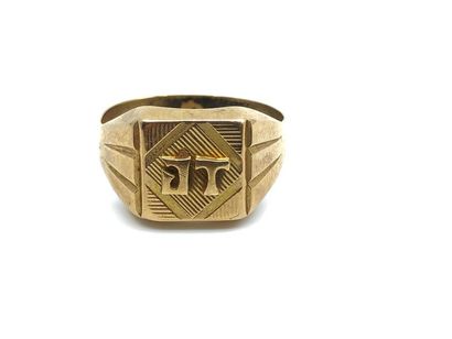 BAGUE chevalière en or jaune 750° monogrammée...