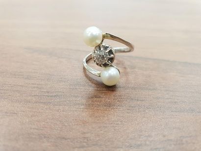 BAGUE en or gris 750° ornée d'un diamant...