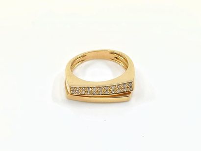 BAGUE en or jaune 750 double jonc
Ornée de...