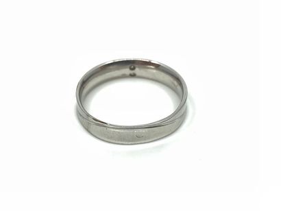 BAGUE neuve, en or blanc 9 carats, forme...