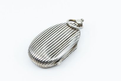Porte Ecu 
en argent guilloché (quelques...
