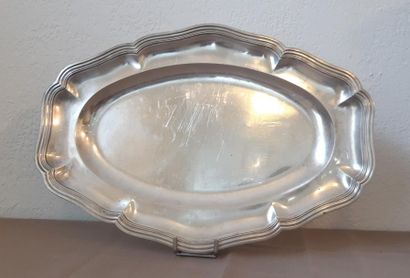 PLAT OBLONG
En argent chantourné
Poincon...