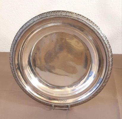 ASSIETTE 
En argent massif
Marque au revers...