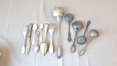 PARTIE DE MENAGERE
En argent comprenant :
Quatre...